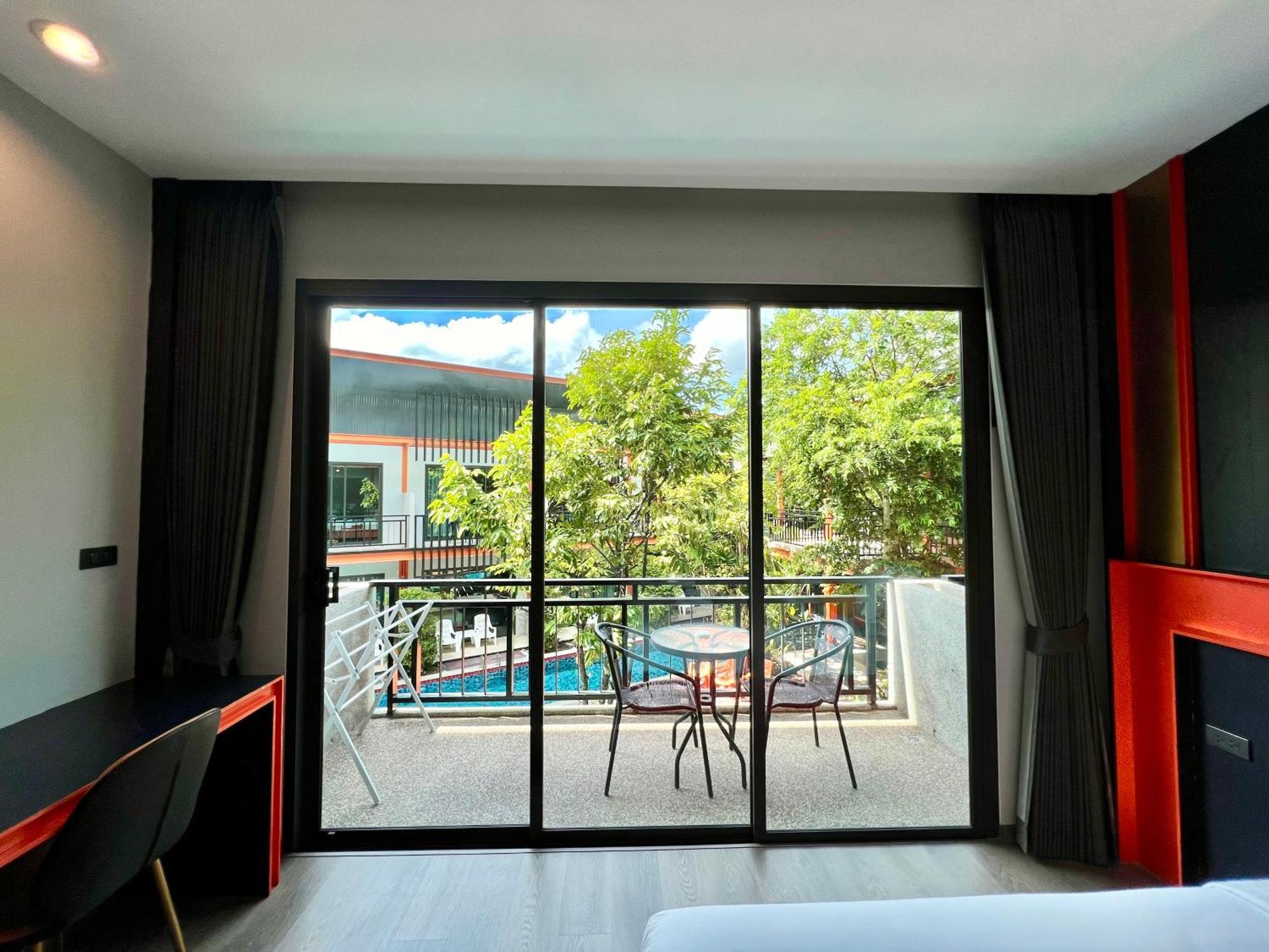 Hotel Wow Phuket Esterno foto